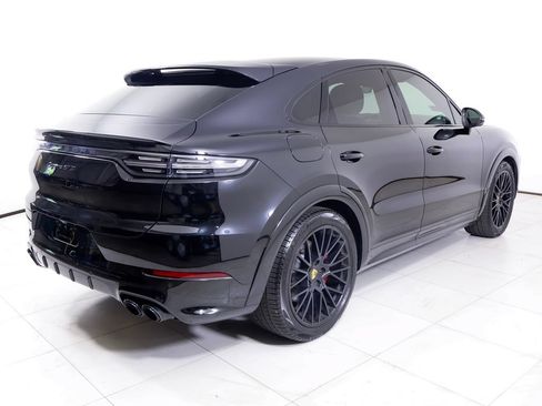 Certified 2023 Porsche Cayenne GTS w/ Premium Package Plus AWD/4WD image 34