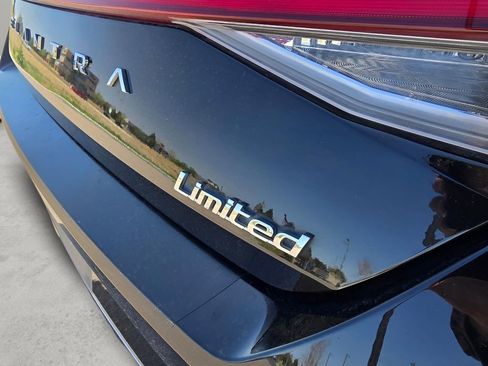 Used 2021 Hyundai Elantra Limited image 28