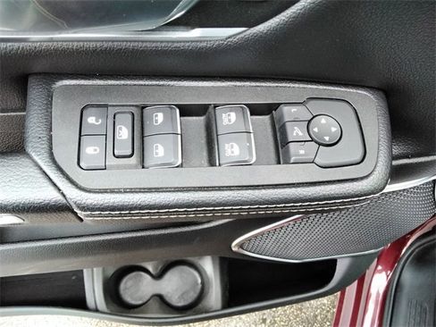 Used 2025 RAM 1500 Laramie image 33