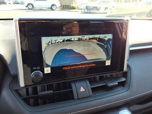 Used 2025 Toyota RAV4 XLE image 20