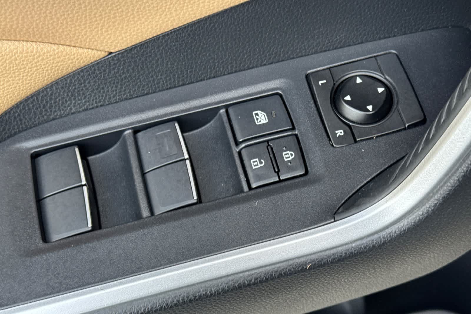 Used 2019 Toyota RAV4 XLE Premium FWD image 13