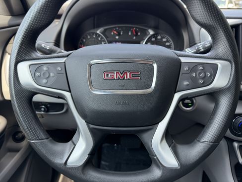 Used 2024 GMC Terrain SLE w/ Driver Convenience Package FWD image 34