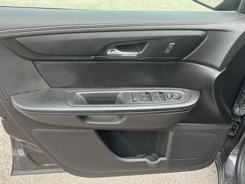 Used 2014 GMC Acadia SLE FWD image 9