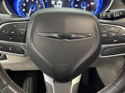 Used 2022 Chrysler Voyager LX FWD image 20