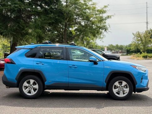 Used 2021 Toyota RAV4 XLE w/ XLE Grade Weather Package AWD/4WD image 6