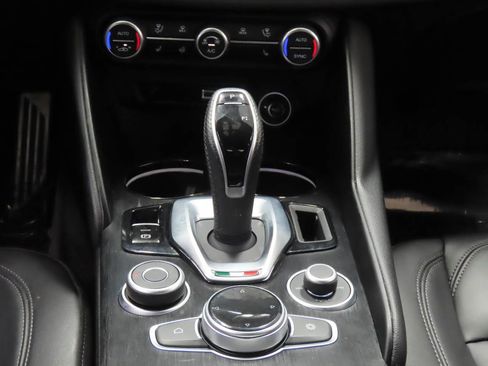Used 2022 Alfa Romeo Giulia Sprint RWD image 11