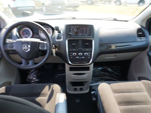 Used 2018 Dodge Grand Caravan SE w/ UConnect Hands-Free Group FWD image 23