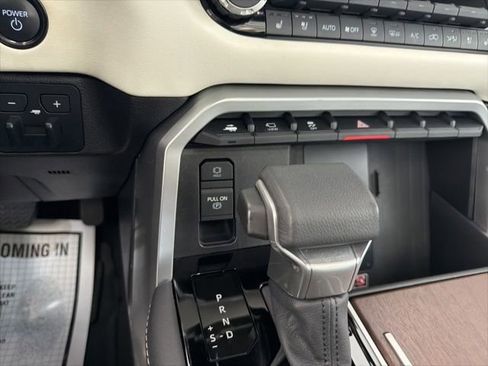 Used 2025 Toyota Sequoia Capstone AWD/4WD image 36