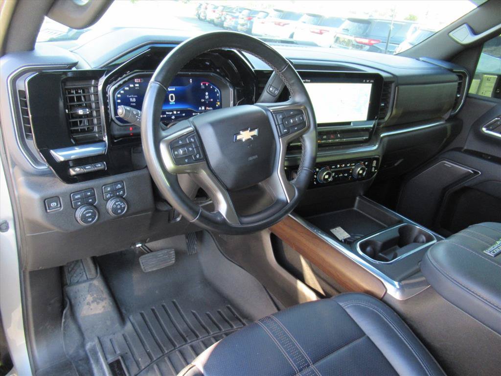 Used 2024 Chevrolet Silverado 2500 High Country w/ Technology Package AWD/4WD image 16
