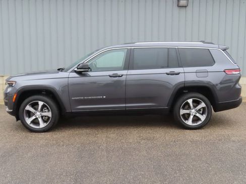 Used 2023 Jeep Grand Cherokee L Limited AWD/4WD image 8