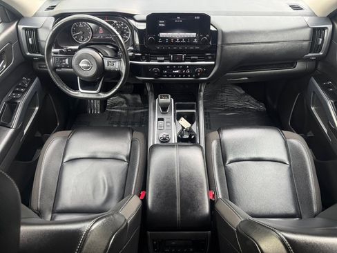 Used 2025 Nissan Pathfinder SL AWD/4WD image 13