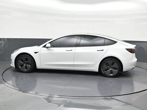 Used 2022 Tesla Model 3 Standard Range RWD image 2
