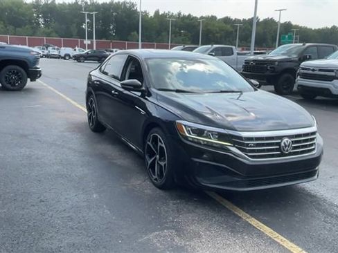 Used 2020 Volkswagen Passat 2.0T R-Line image 2