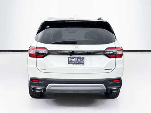 Used 2024 Honda Pilot Touring image 8