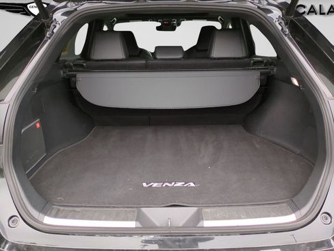 Used 2022 Toyota Venza Limited w/ Advanced Technology Package image 9