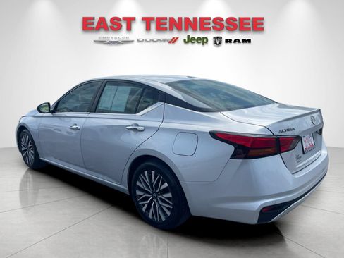 Used 2024 Nissan Altima 2.5 SV FWD image 5