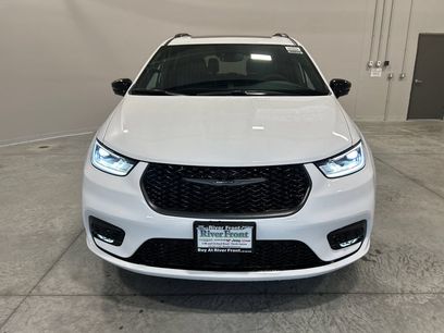New 2026 Chrysler Pacifica Limited w/ S Appearance Package