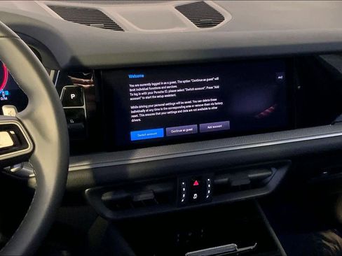 Used 2025 Porsche Cayenne image 16