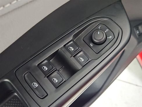 Certified 2024 Volkswagen Taos SE image 17