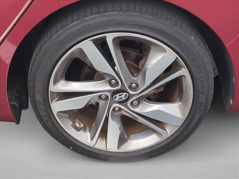 Used 2016 Hyundai Elantra Limited image 12
