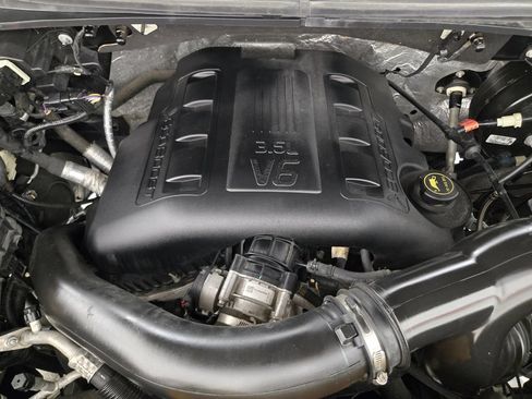 Used 2016 Ford F150 Platinum w/ Equipment Group 701A Luxury AWD/4WD image 35