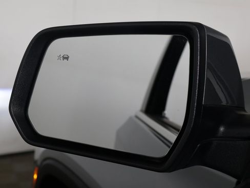 Used 2023 Chevrolet Traverse LT w/ Rear Camera Mirror Package image 40