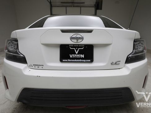 Used 2014 Scion tC FWD image 3