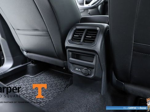 Used 2024 Volkswagen Tiguan SE image 37