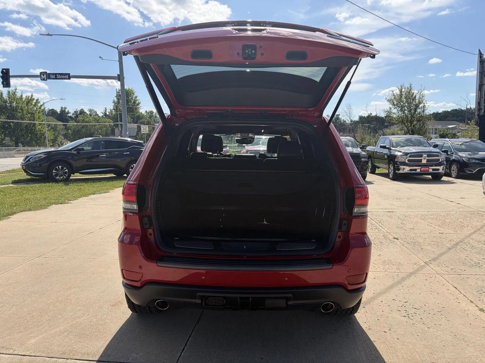 Used 2017 Jeep Grand Cherokee Trailhawk w/ Trailhawk Luxury Group AWD/4WD image 24