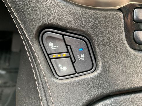 Used 2017 GMC Yukon Denali AWD/4WD image 24