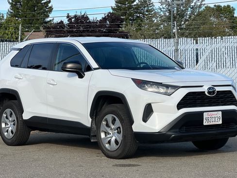 Used 2022 Toyota RAV4 LE AWD/4WD image 7