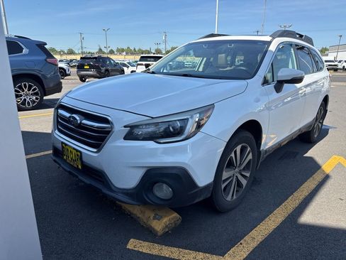 Used 2018 Subaru Outback 2.5i Limited AWD/4WD image 3
