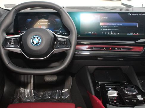 Used 2025 BMW i5 xDrive40 w/ Premium Package image 19