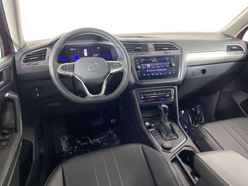 Used 2022 Volkswagen Tiguan SE image 19