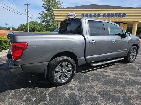 Used 2019 Nissan Titan SV w/ SV Convenience Package AWD/4WD image 5