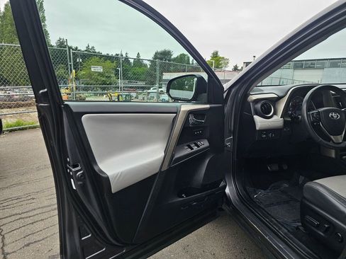 Used 2014 Toyota RAV4 Limited AWD/4WD image 18