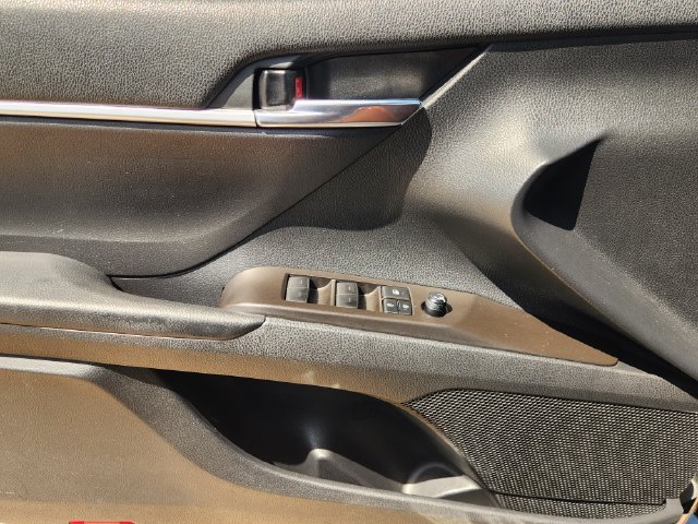 Used 2023 Toyota Camry SE FWD image 17