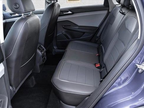 Used 2022 Volkswagen Taos SE image 19