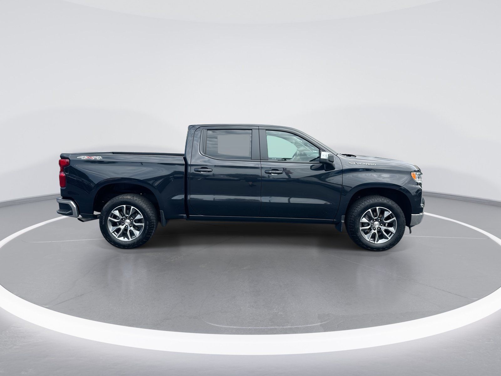 Used 2024 Chevrolet Silverado 1500 LT AWD/4WD image 10