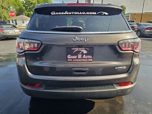 Used 2019 Jeep Compass Latitude w/ Cold Weather Group FWD image 10