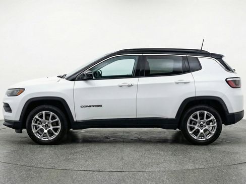 Used 2025 Jeep Compass Limited image 4