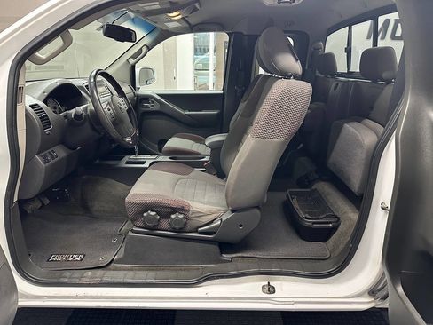 Used 2012 Nissan Frontier PRO-4X image 16