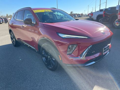 Used 2025 Buick Envision Sport Touring image 3