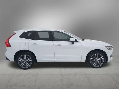 Used 2021 Volvo XC60 T5 Momentum w/ Premium Package image 7