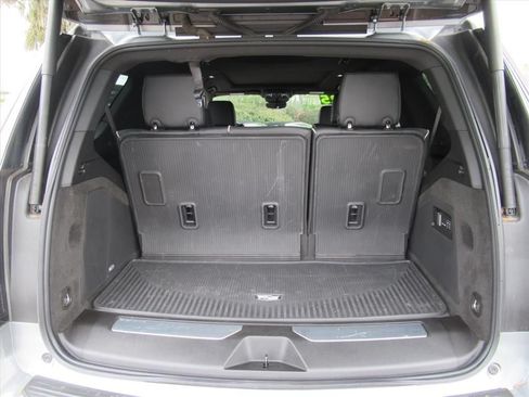Certified 2025 Cadillac Escalade Premium Luxury w/ LPO, Radiant Package AWD/4WD image 38