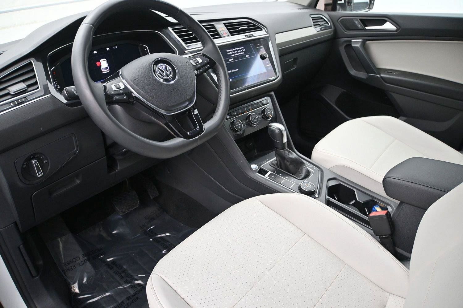 Used 2020 Volkswagen Tiguan SEL w/ 3rd Row Seat Package AWD/4WD image 3
