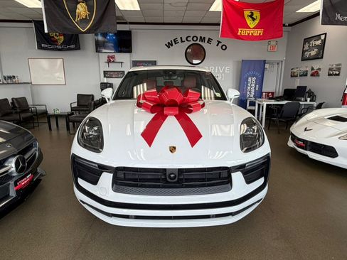 Used 2024 Porsche Macan Turbo AWD/4WD image 6