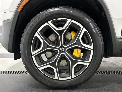 Used 2024 Rivian R1S Adventure AWD/4WD image 9