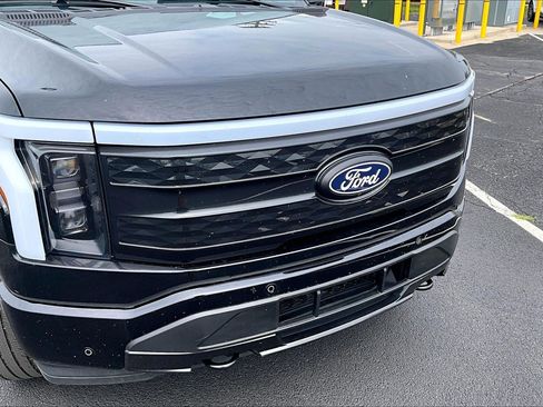 Used 2025 Ford F150 Lightning Platinum AWD/4WD image 4