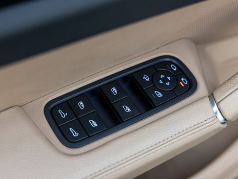 Certified 2023 Porsche Cayenne S image 22